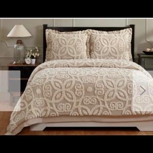 Queen/ full comforter set